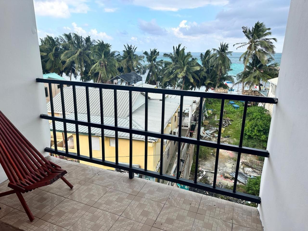 Enjoy Hotel Caye Caulker Exterior photo