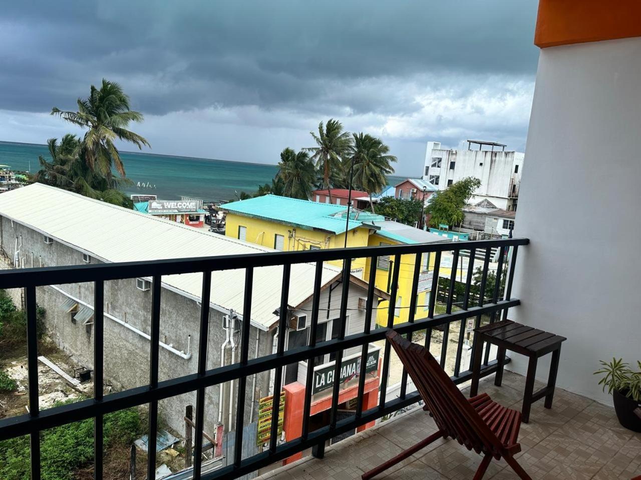 Enjoy Hotel Caye Caulker Exterior photo